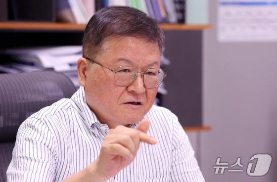 본문 이미지 - 박영민 국가신약개발사업단&#40;KDDF&#41; 단장이 28일 서울 마포구 사무실에서 뉴스1과 인터뷰를 하고 있다. 2025.7.28/뉴스1 김명섭 기자