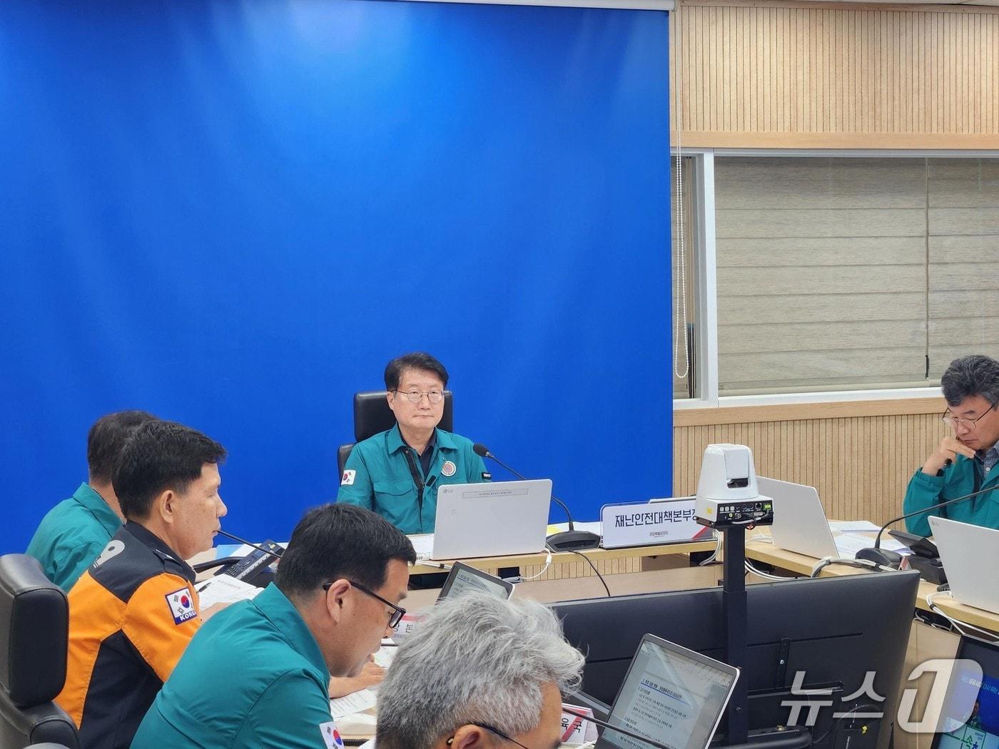 본문 이미지 - 폭염 대처 긴급 점검 회의.(강원도 제공. 재판매 및 DB금지)/뉴스1