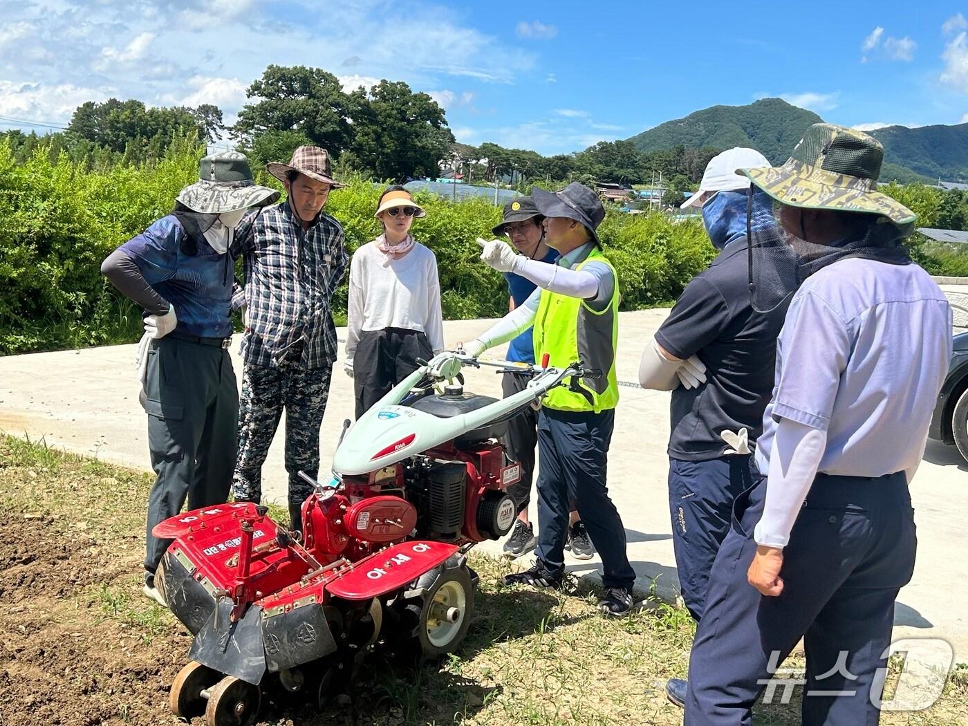 본문 이미지 - 29일 전북 진안군이 농업기술센터에서 영농정착기술교육 수료식을 가졌다. 사진은 교육 모습.&#40;진안군제공. 재판매 및 DB금지&#41;2025.7.29/뉴스1