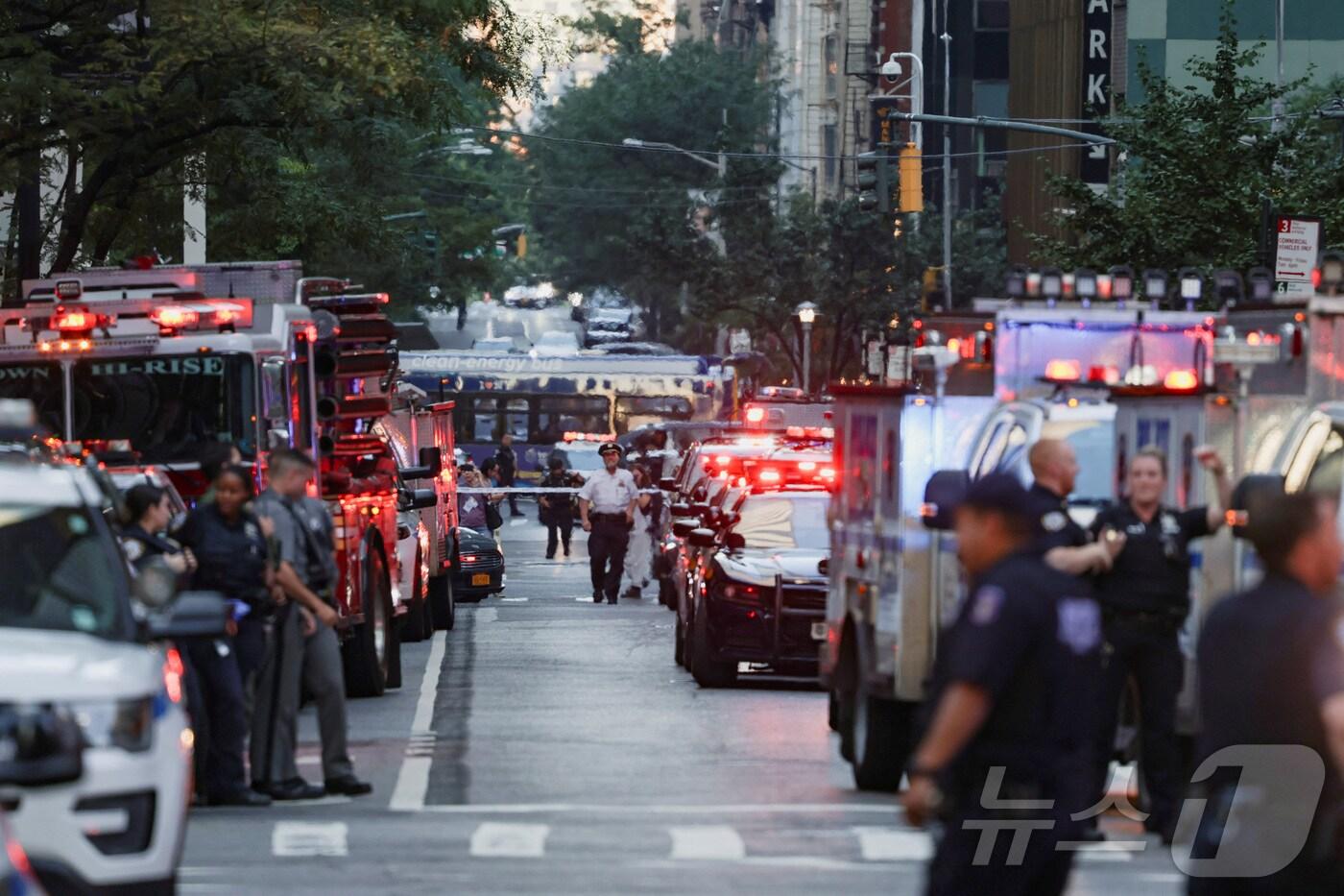 미국 뉴욕 맨해튼의 고층 빌딩에서 28일&#40;현지시간&#41; 총격 사건이 발생했다. 2025.7.28. ⓒ 로이터=뉴스1