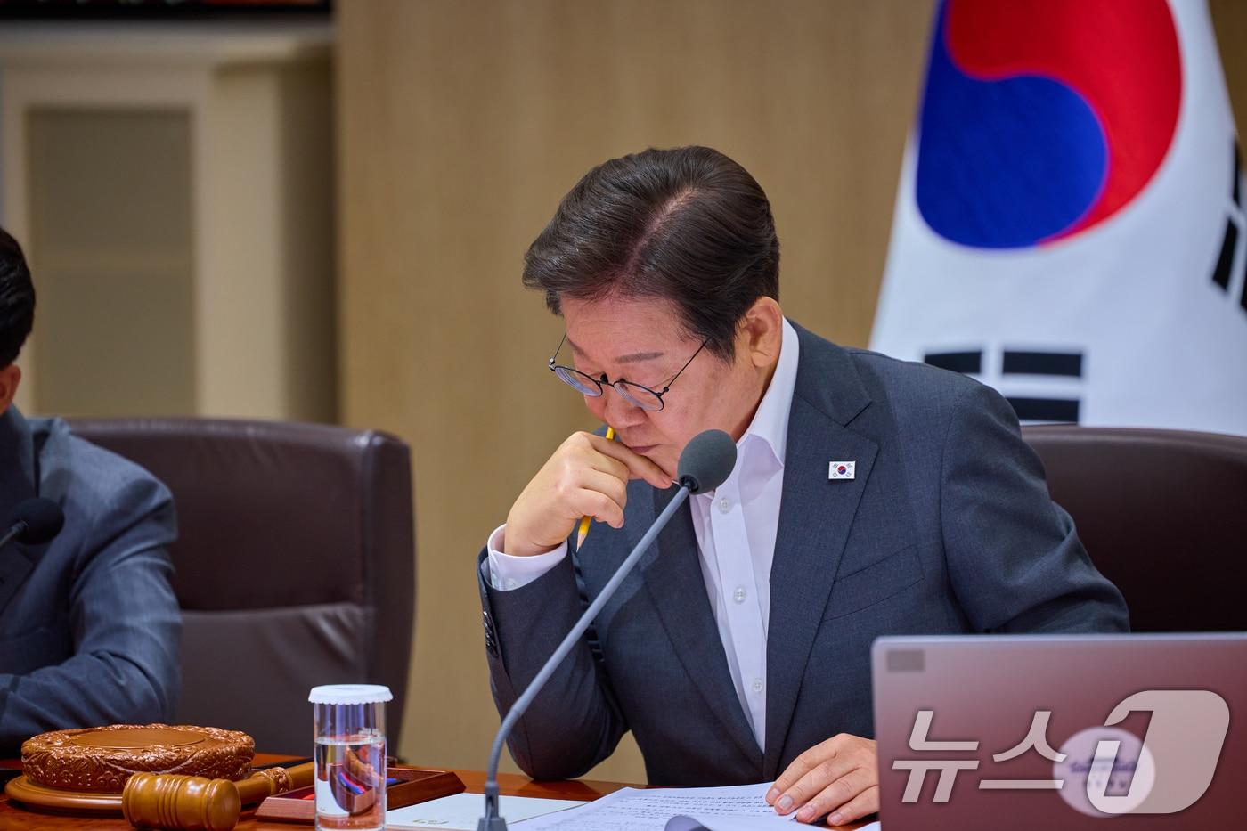 이재명 대통령이 29일 서울 용산 대통령실 청사에서 열린 국무회의에서 생각에 잠겨 있다. &#40;대통령실 제공. 재판매 및 DB 금지&#41; 2025.7.29/뉴스1 ⓒ News1 허경 기자