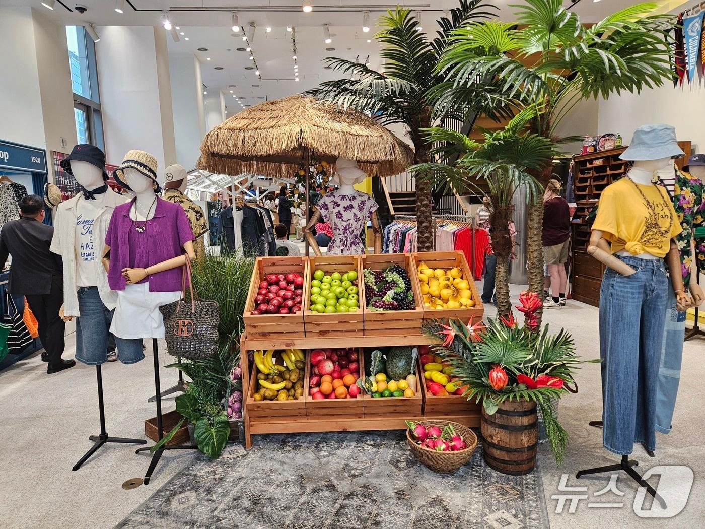 본문 이미지 - 명동 헤지스 플래그십 스토어 스페이스H 내부 모습.ⓒ 뉴스1/김진희 기자.