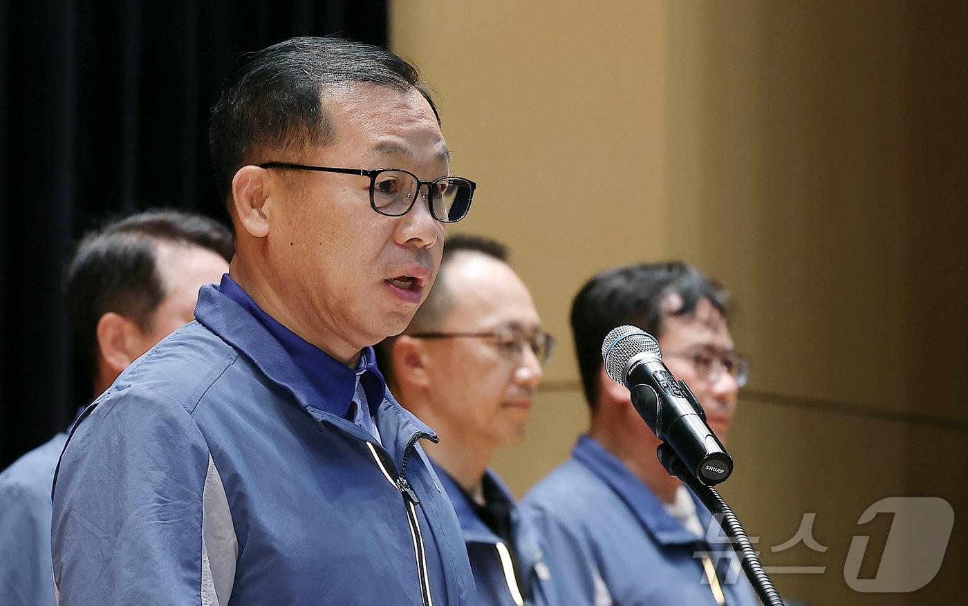 정희민 포스코이앤씨 대표이사가 인천 연수구 포스코이앤씨 송도사옥에서 고속국도 공사 현장 사망사고와 관련해 사과문을 발표하고 있다. /뉴스1 ⓒ News1 김진환 기자