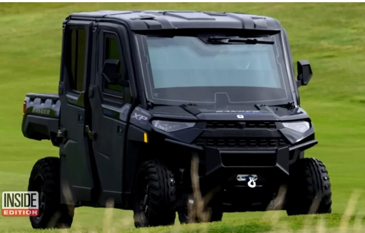 본문 이미지 - 도널드 트럼프 미국 대통령의 골프 라운드에 등장한 방탄 차량 &#39;골프 포스 원&#39;. 사진은 미국 매체 인사이드 에디션 유튜브 방송화면 캡처. 2025.07.28