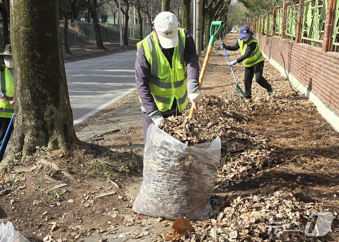 본문 이미지 - 전북 익산시가 상반기에 이어 하반기에도 취약계층을 대상으로 공공일자리사업을 추진한다.&#40;익산시 제공. 재판매 및 DB금지&#41;