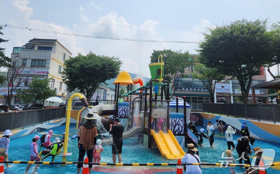 본문 이미지 - 예산군 어린이 물놀이장 모습. (예산군 제공, 재판매 및 DB금지) / 뉴스1 