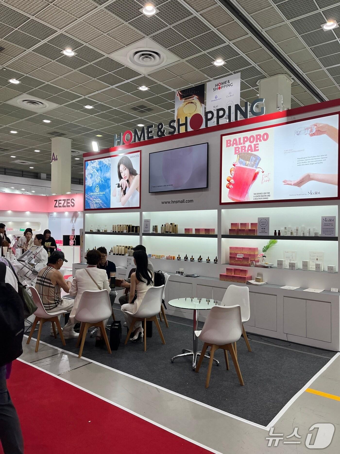 본문 이미지 - 2025 인터참코리아 박람회의 모습. &#40;홈앤쇼핑 제공&#41;