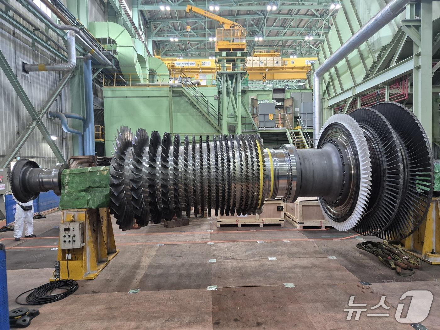 본문 이미지 - 부산복합발전소 내 설치된 7F 가스터빈. ⓒ News1