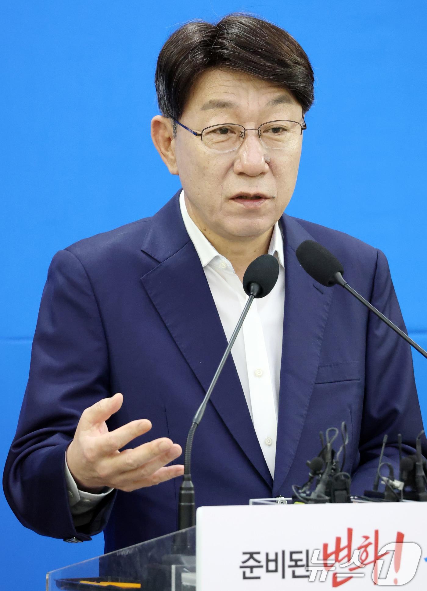 본문 이미지 - 우범기 전주시장이 3일 전북 전주시 전주시청에서 민선 8기 3주년 기자회견을 열고 질의에 답변을 하고 있다. 2025.7.3/뉴스1 ⓒ News1 유경석 기자