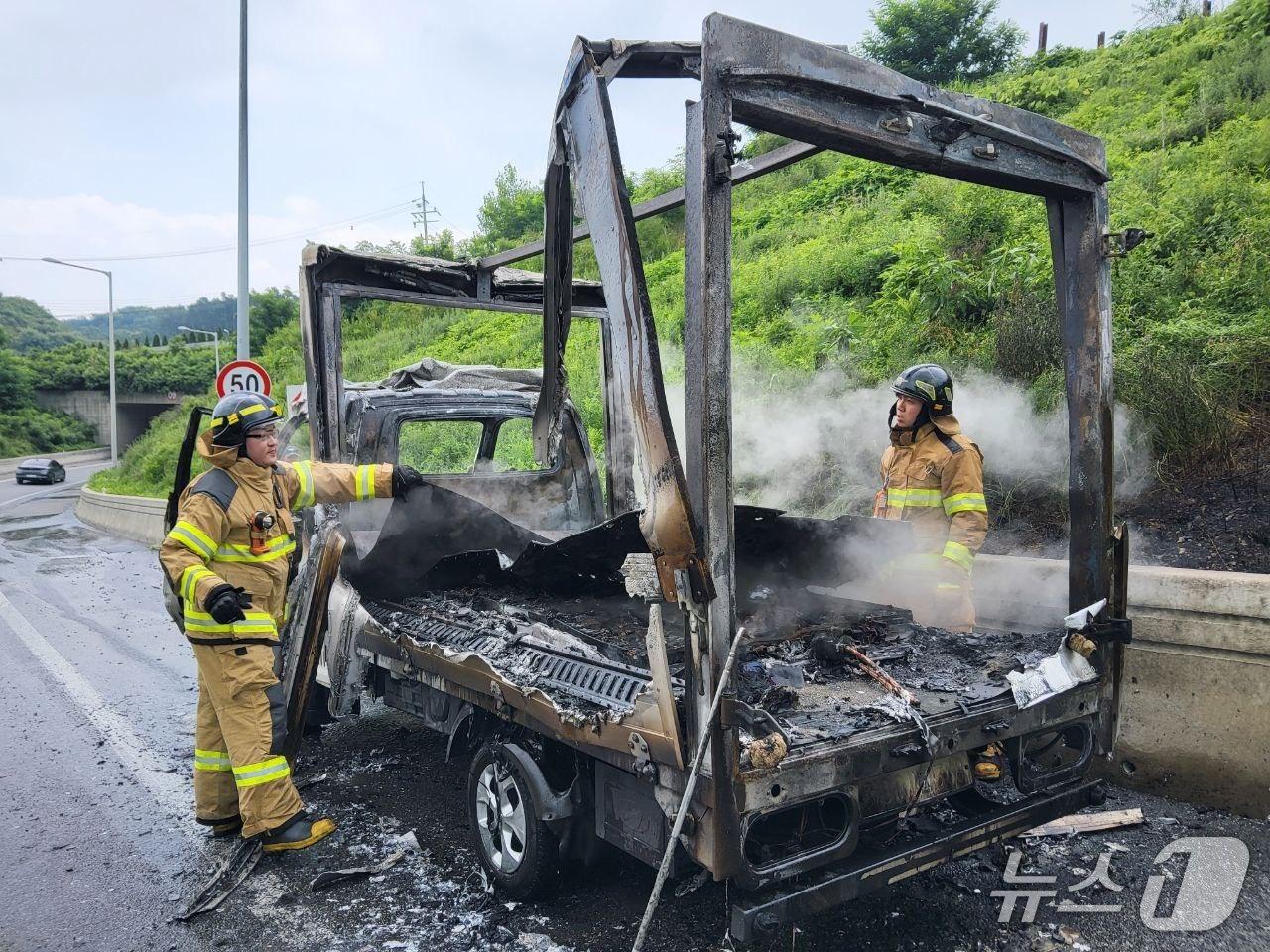 본문 이미지 - 화재 현장. &#40;경기도소방재난본부 제공. 재판매 및 DB 금지&#41; 2025.7.3/뉴스1