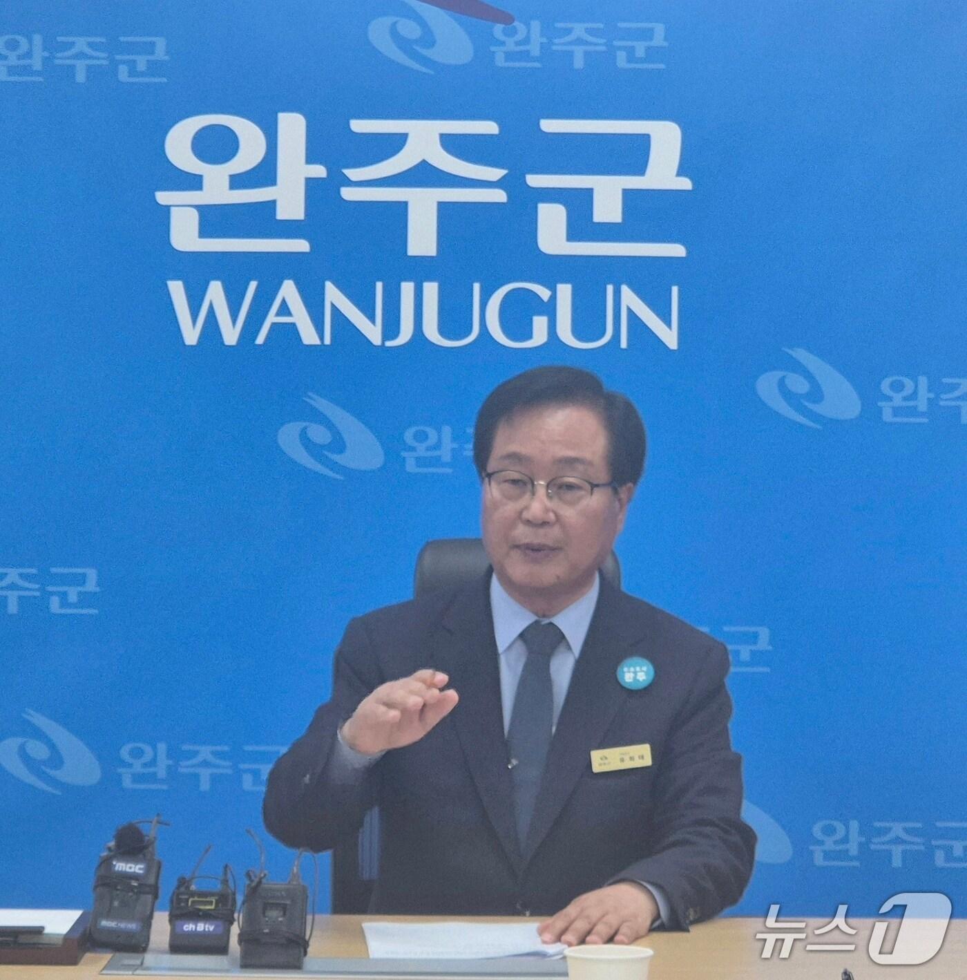 본문 이미지 - 유희태 전북 완주군수가 &#39;완주·전주 상생발전 방안&#39;과 관련해 &#34;통합을 전제로 한 방안은 절대 수용할 수 없다&#34;며 강경한 입장을 밝혔다.2025.7.3/뉴스1 강교현 기자