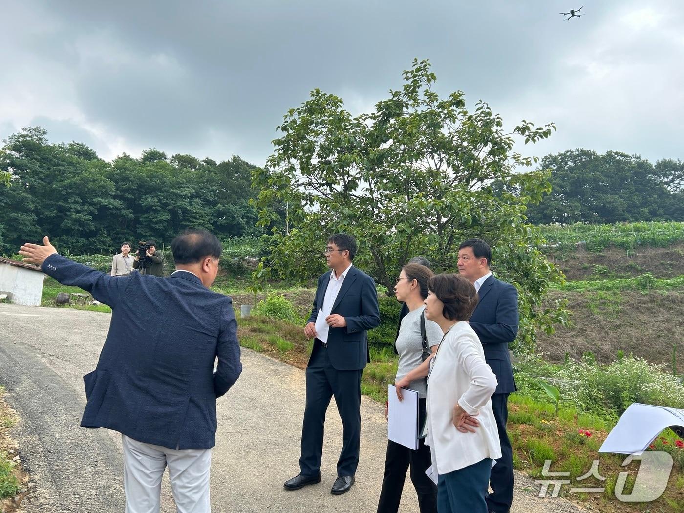 본문 이미지 - 재조사위원회 현장 회의 모습.(경기도 제공. 재판매 및 DB금지)