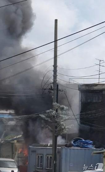 본문 이미지 - 화재 현장. &#40;경기도소방재난본부 제공. 재판매 및 DB 금지&#41; 2025.7.3/뉴스1