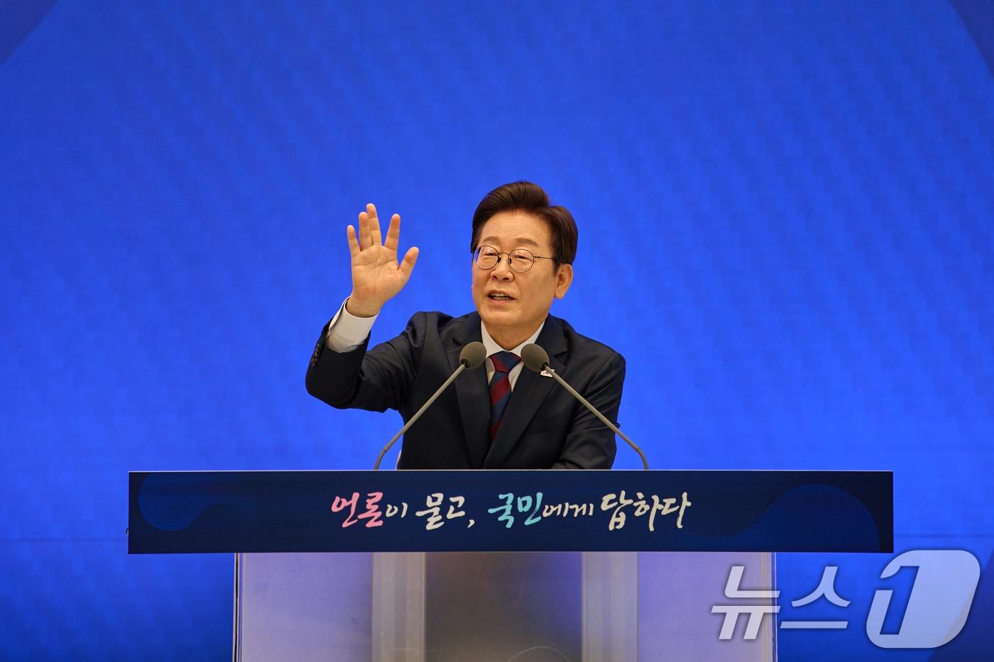 이재명 대통령이 3일 서울 청와대 영빈관에서 열린 ‘대통령의 30일, 언론이 묻고 국민에게 답하다’ 기자회견에서 발언을 하고 있다. &#40;대통령실 제공. 재판매 및 DB 금지&#41; 2025.7.3/뉴스1 ⓒ News1 허경 기자