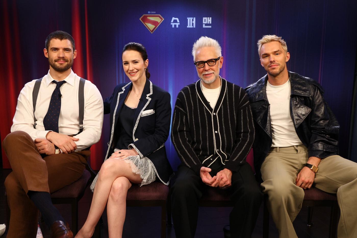 데이비드 코런스웻, 레이첼 브로스나한, 제임스 건 감독, 니콜라스 홀트(왼쪽부터, 워너브러더스 코리아(주) 제공)