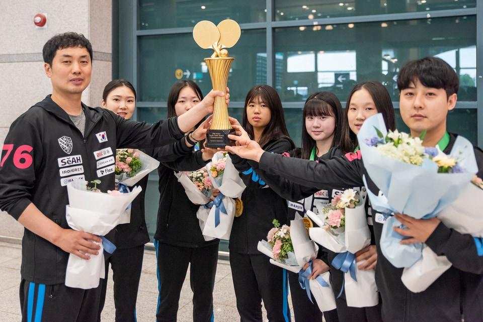 본문 이미지 - 아시아청소년탁구선수권을 마치고 금의환향한 탁구대표팀&#40;대한탁구협회 제공&#41; 