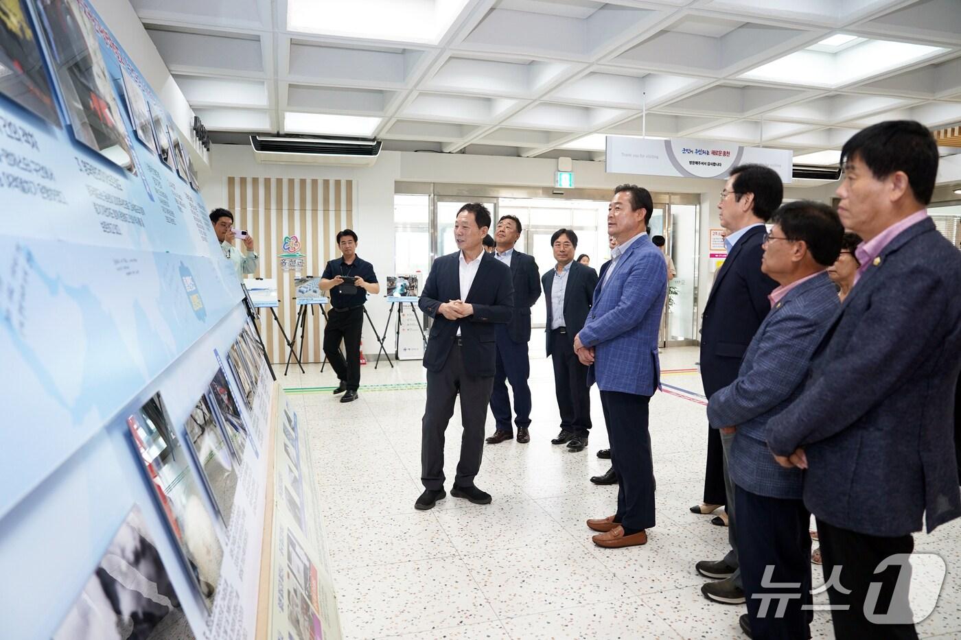 세계철도 역사 사진 전시회.(홍천군 제공. 재판매 및 DB금지)/뉴스1
