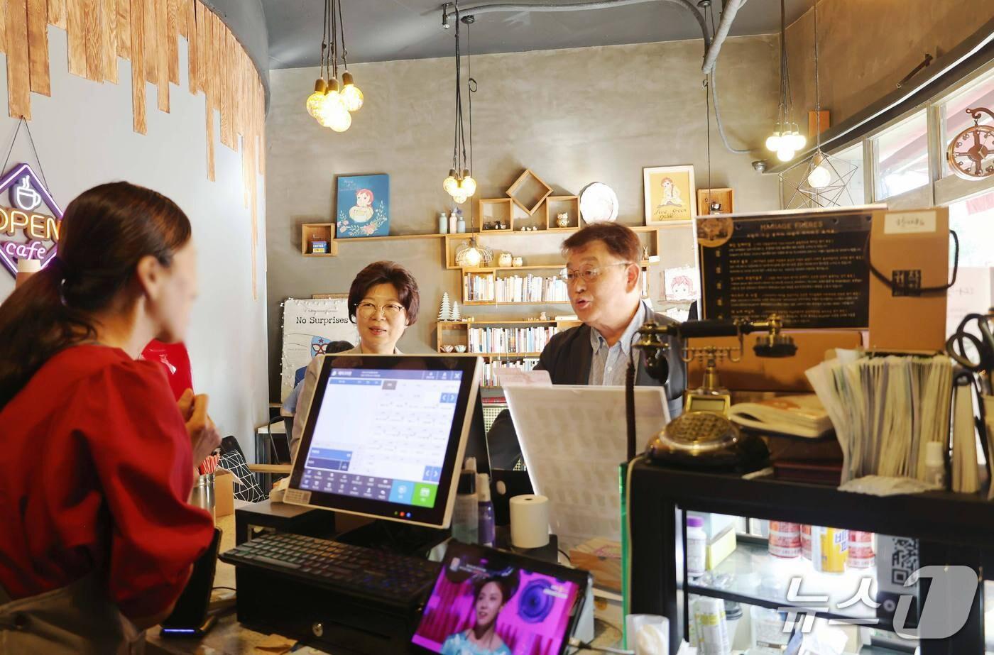 소상공인시장진흥공단은 29일 &#39;소상공인 부담경감 크레딧&#39; 지원사업의 원활한 운영을 위해 현황점검을 실시했다. &#40;소상공인시장진흥공단 제공. 재판매 및 DB금지&#41;