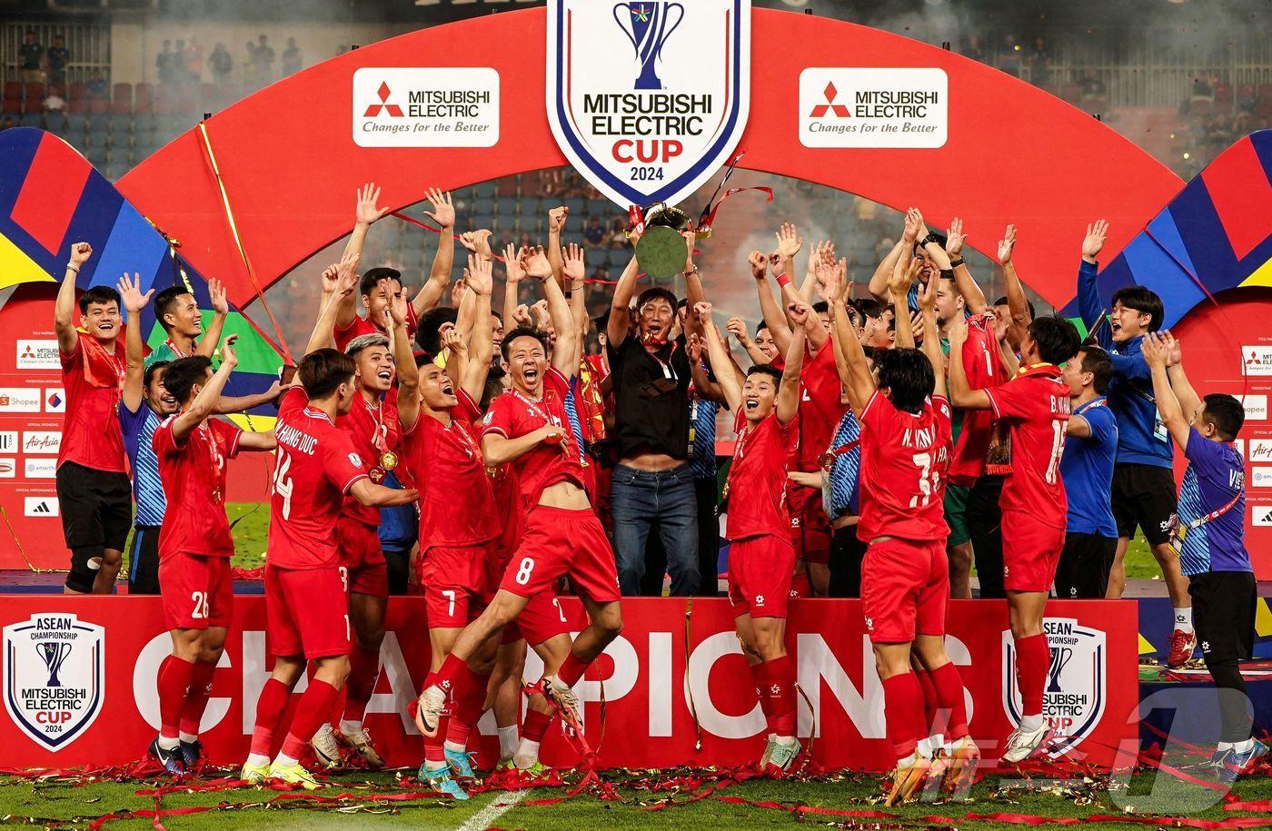 김상식 베트남 감독&#40;가운데&#41;. 사진은 올해 1월 미쓰비시컵 우승 모습. ⓒ AFP=뉴스1