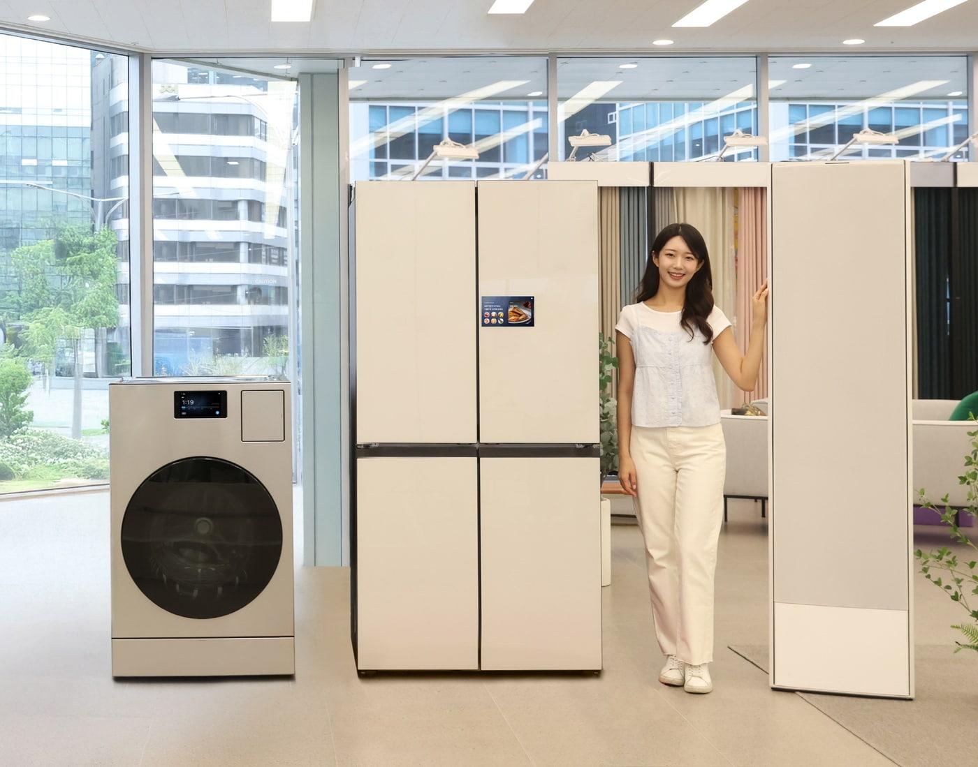 본문 이미지 - 삼성전자(005930)의 'AI 가전 3대장' 에어컨∙냉장고∙세탁기가 본격적인 무더위 속에 판매 호조를 보이고 있다.(삼성전자 제공)