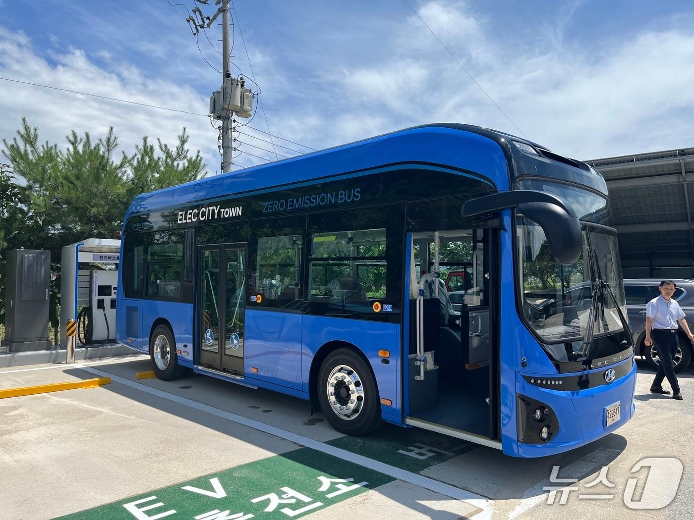 본문 이미지 - 전기저상버스.&#40;양구군 제공. 재판매 및 DB금지&#41;/뉴스1