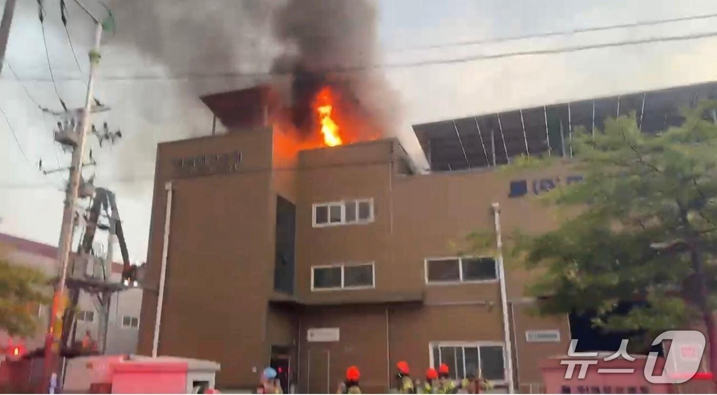 화재현장(인천소방본부 제공.재판매 및 DB금지)