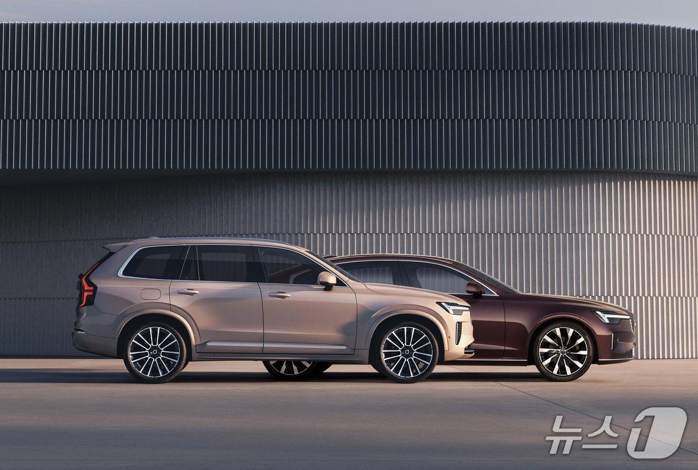  볼보자동차코리아는 오는 8월 2일부터 10일까지 플래그십 모델인 신형 XC90과 S90의 국내 출시를 기념해 서울 강남 신세계 파미에스테이션에서 &#39;XC90 & S90 쇼케이스&#39;를 진행한다.