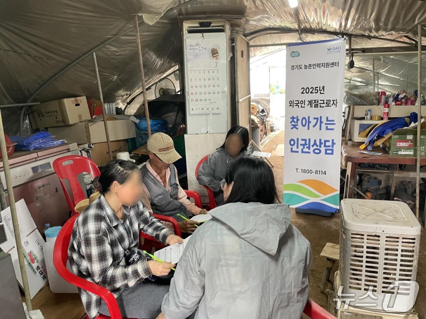 본문 이미지 - 외국인 계절근로자 인권실태조사 자료사진.&#40;경기도 제공. 재판매 및 DB금지&#41;