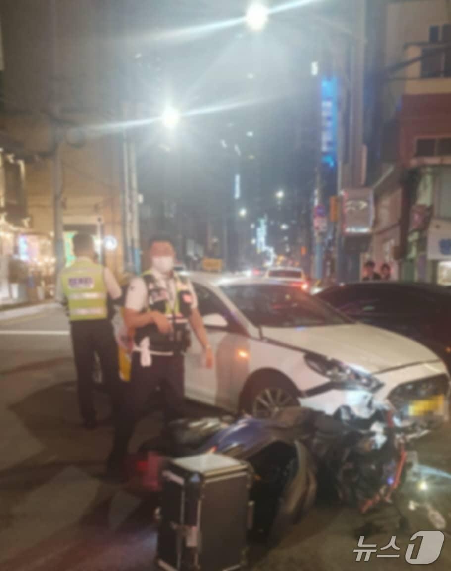 본문 이미지 - 30일 오전 부산 부산진구 부전동 교통사고 현장.(부산진경찰서 제공. 재판매 및 DB 금지)