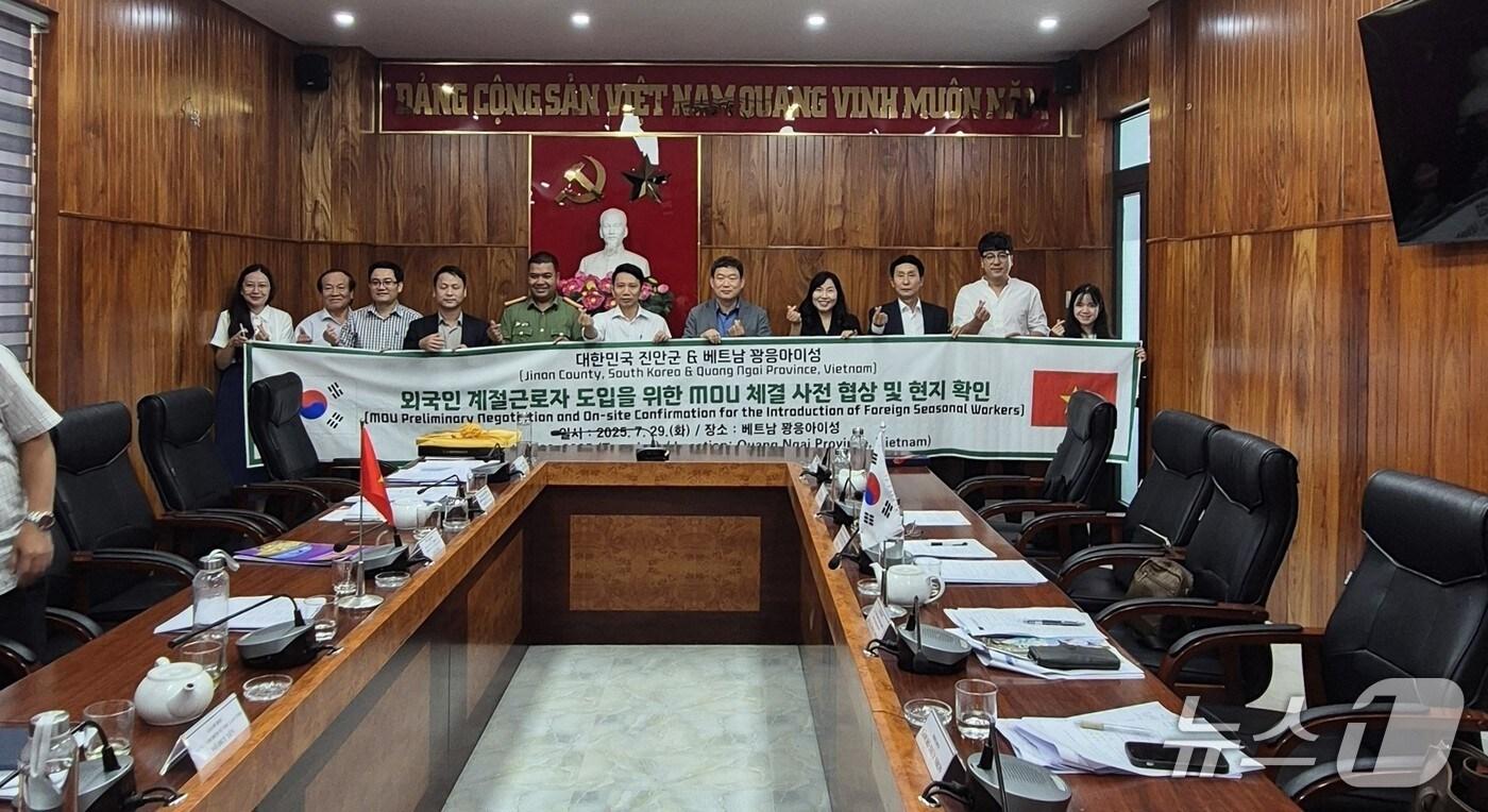 전북 진안군이 베트남을 방문해 계절근로자 도입을 위한 협상을 시작했다.&#40;진안군제공. 재판매 및 DB금지&#41;2025.7.30/뉴스1