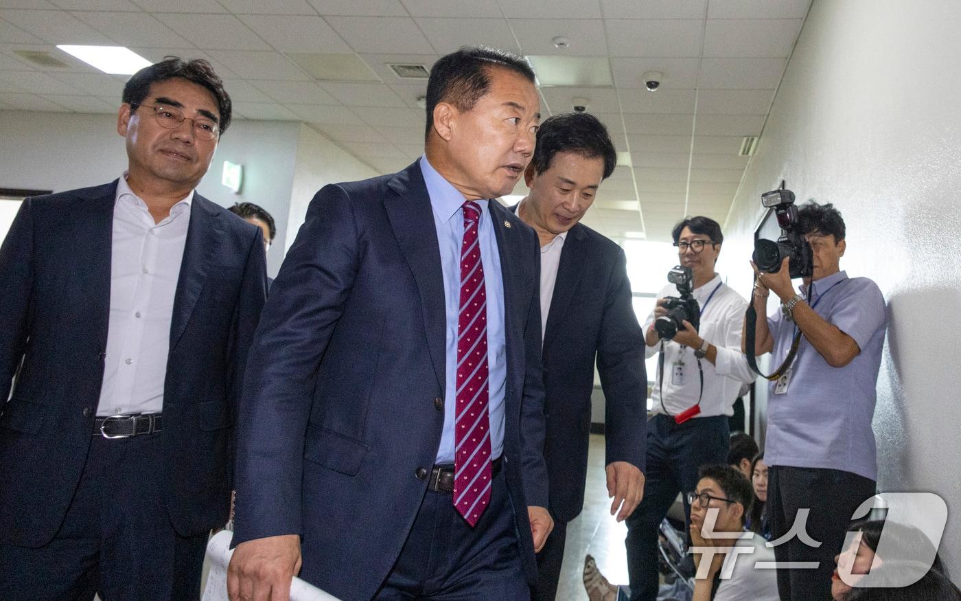 신성범 국회 정보위원장을 비롯한 여야 정보위원들이 30일 서울 여의도 국회에서 열린 정보위원회에 참석하고 있다. &#40;공동취재&#41; 2025.7.30/뉴스1 ⓒ News1 신웅수 기자