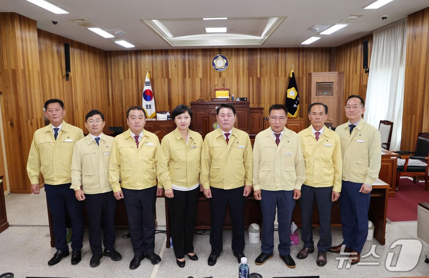 30일 충북 영동군의회가 ' 미국산 농축산물 수입 협상을 중단하라'는  내용을 담은 성명서를 냈다. (영동군의회 제공) 