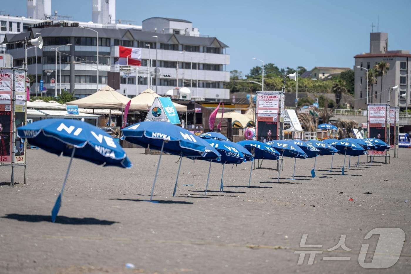 30일 일본 가나가와현 후지사와시의 한 해변에 쓰나미 경보가 발령된 이후 인적이 사라졌다. 이날 러시아 극동 캄차카반도 인근 해역에서 규모 8.8 강진이 발생하면서 일본 해안 대부분 지역에 쓰나미 주의보와 경보가 발령됐다. 2025.7.30 ⓒ AFP=뉴스1 ⓒ News1 강민경 기자
