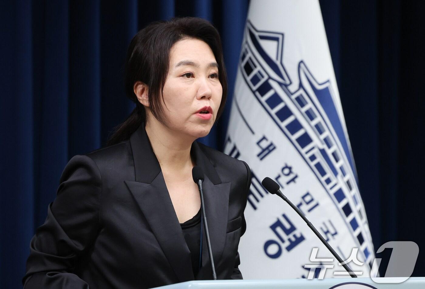 강유정 대통령실 대변인이 30일 서울 용산 대통령실 청사에서 스가 전 일본 총리 접견 관련 브리핑을 하고 있다. 2025.7.30/뉴스1 ⓒ News1 허경 기자