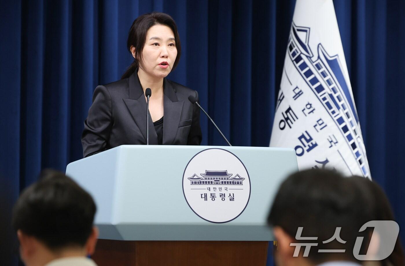 강유정 대통령실 대변인이 30일 서울 용산 대통령실 청사에서 스가 전 일본 총리 접견 관련 브리핑을 하고 있다. 2025.7.30/뉴스1 ⓒ News1 허경 기자