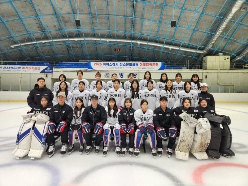 본문 이미지 - 여자 청소년 아이스하키 대표팀.(대한아이스하키협회 제공)