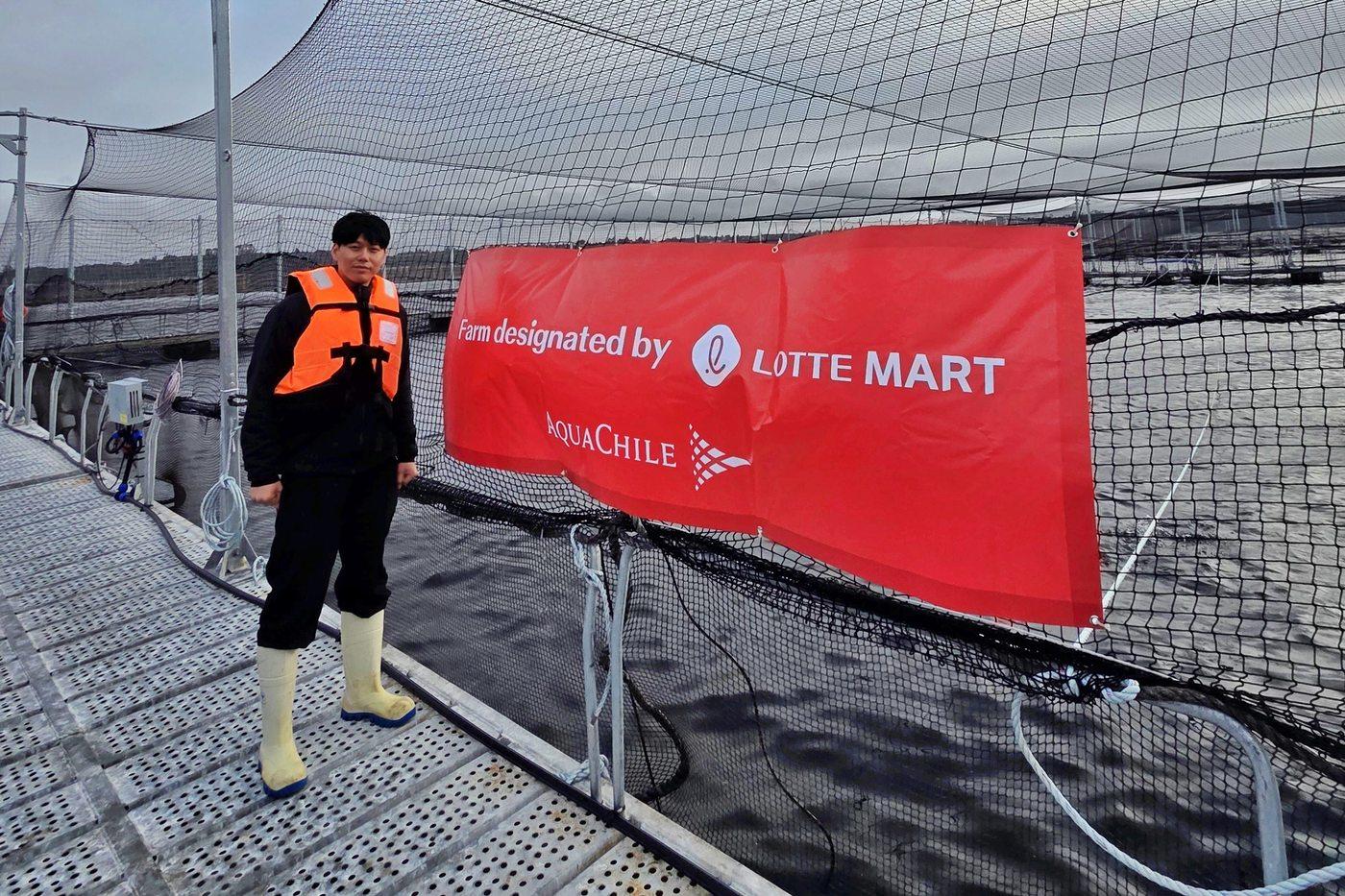 롯데마트는 7월부터 국내 유통업계 최초로 칠레 연어 지정 양식장을 운영한다.(롯데마트제공)