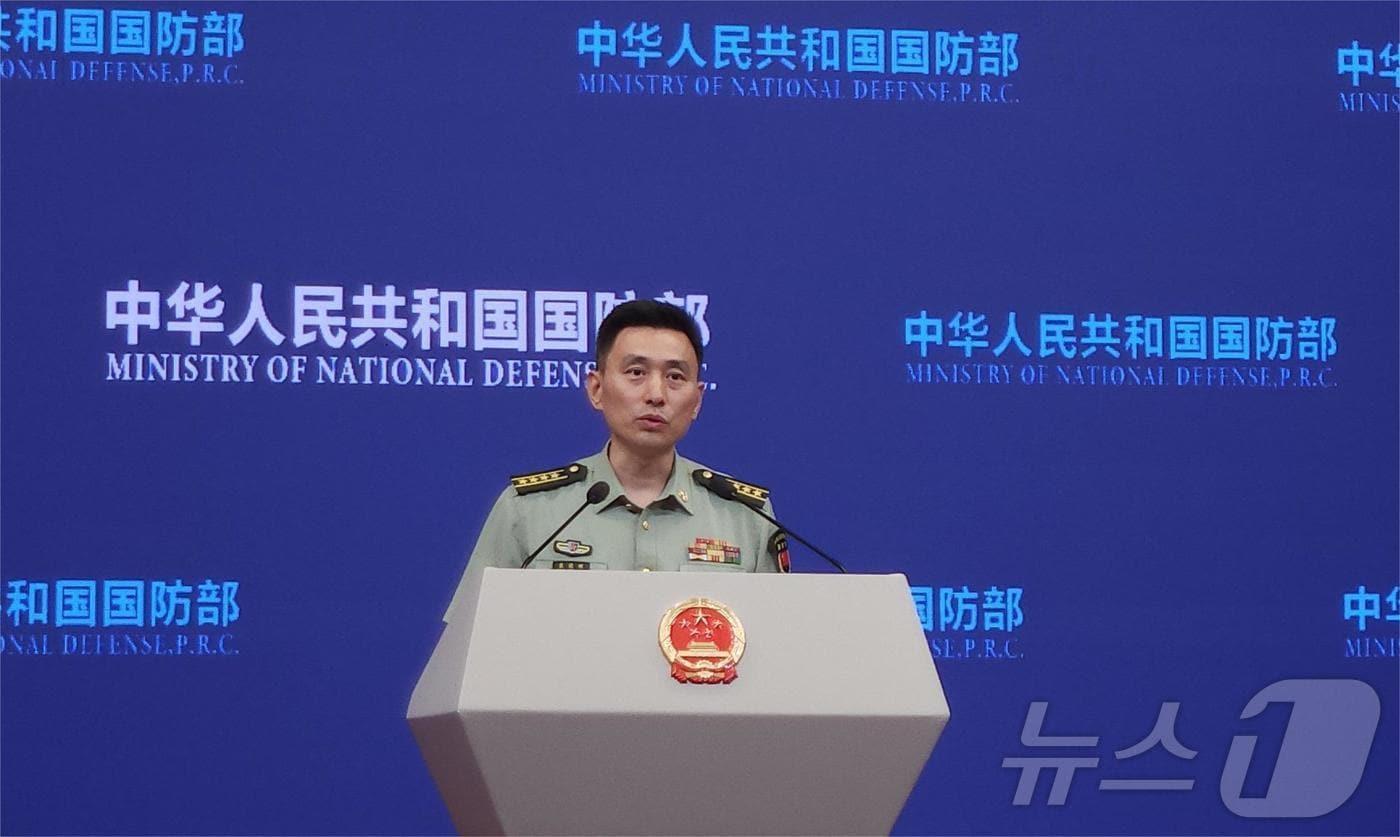 장샤오강 중국 국방부 대변인이 30일 브리핑에서 발언을 하고 있다. 2025.7.30 ⓒ News1 정은지 특파원