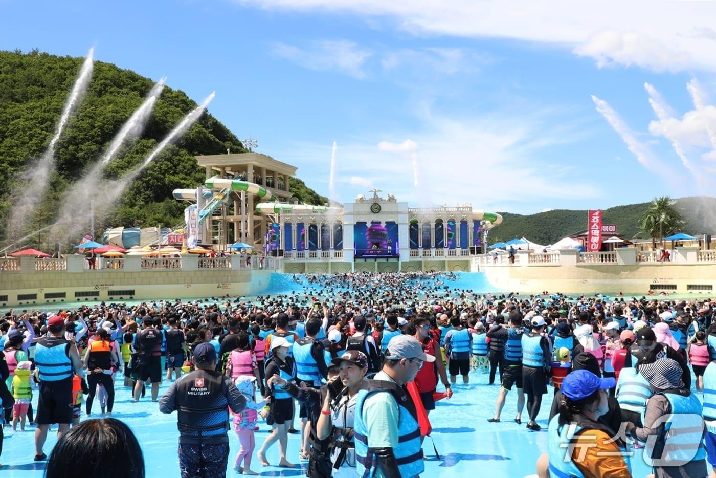 강원랜드가 운영하는 하이원리조트가 올 여름 준비한 하이원워터월드 DJ풀파티 자료 사진. &#40;강원랜드 제공. 재판매 및 DB금지&#41; 2025.7.30/뉴스1