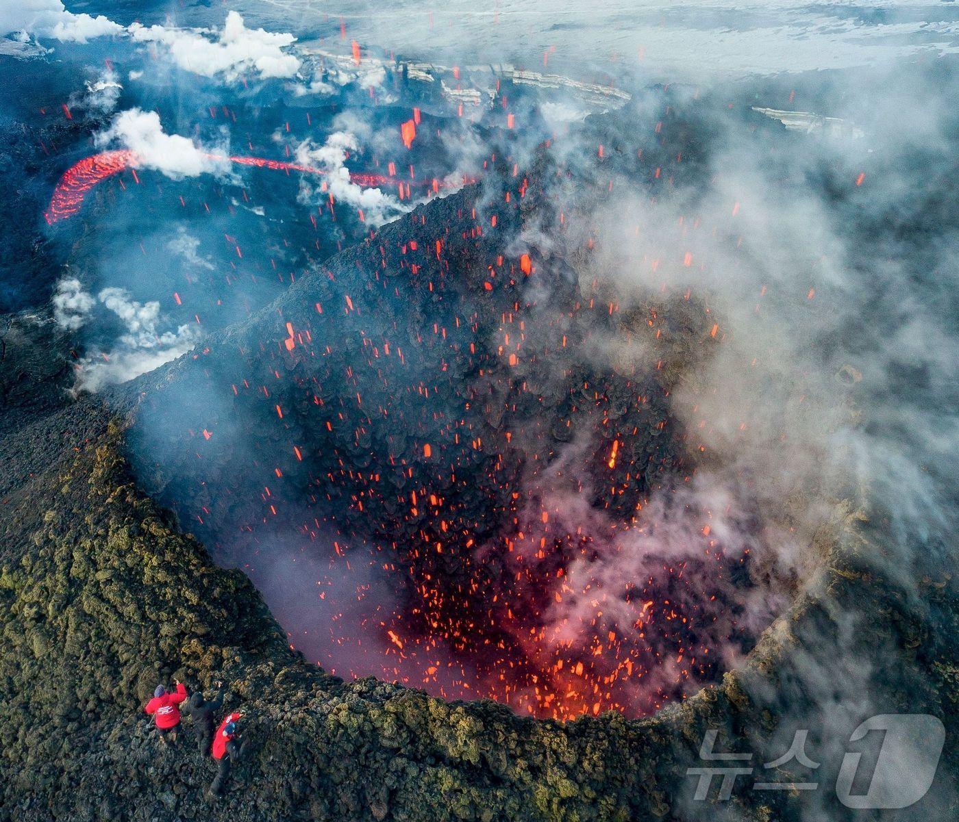 본문 이미지 - 클류체프스코이 화산.2021.03.16. ⓒ AFP=뉴스1