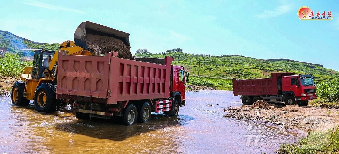 &#40;평양 노동신문=뉴스1&#41; = 북한 노동당 기관지 노동신문은 31일 &#34;정주시에서 강하천 정리사업을 끈기있게 밀고 나가고 있다&#34;라고 보도했다. [국내에서만 사용가능. 재배포 금지. DB 금지. For Use Only in the Republic of Korea. Redistribution Prohibited] rodongphoto@news1.kr