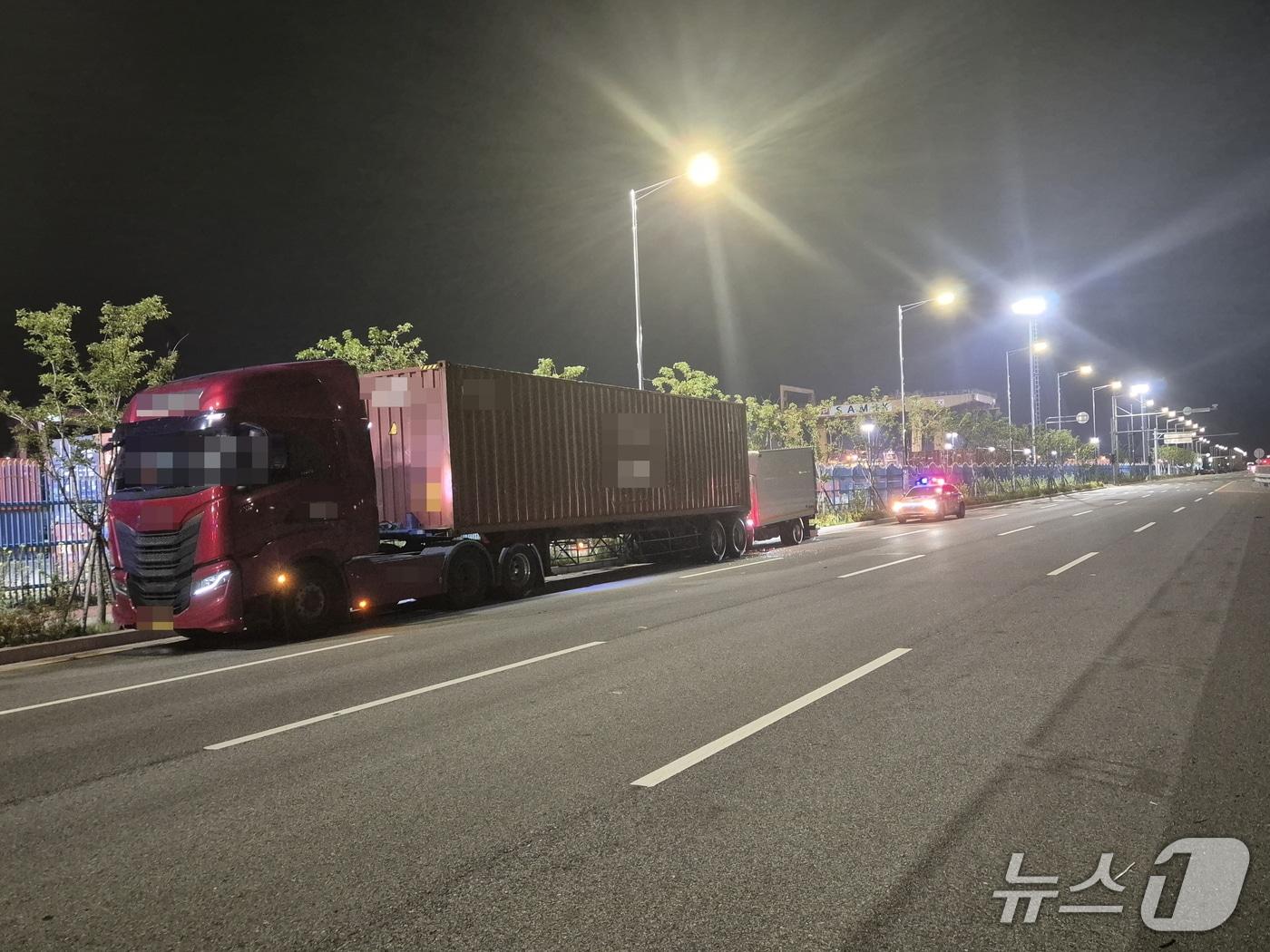 본문 이미지 - 31일 오전 부산 강서구 교통사고 현장.(강서경찰서 제공. 재판매 및 DB 금지)