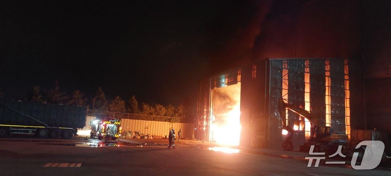 본문 이미지 - 화재 현장. (경기도소방재난본부 제공. 재판매 및 DB 금지) 2025.7.31/뉴스1