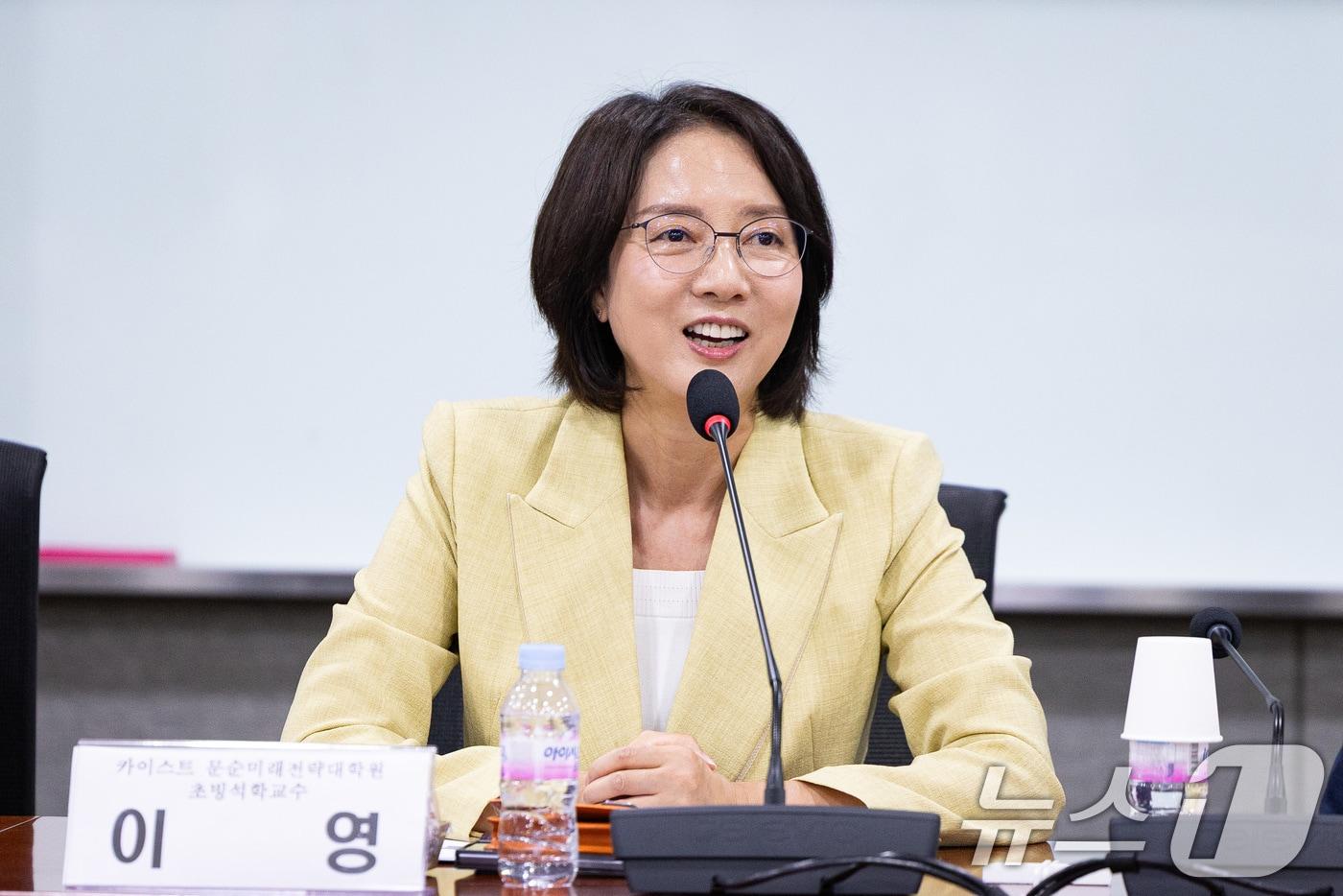 이영 전 중소벤처기업부 장관(KAIST 문순미래전략대학원 초빙석학교수)이 지난 7월 31일 서울 여의도 국회 의원회관에서 열린 인공지능 대전환(AX)의 미래 Physical AI : 국회 국가미래전략기술포럼에서 축사를 하고 있다. 2025.7.31/뉴스1 ⓒ News1 유승관 기자