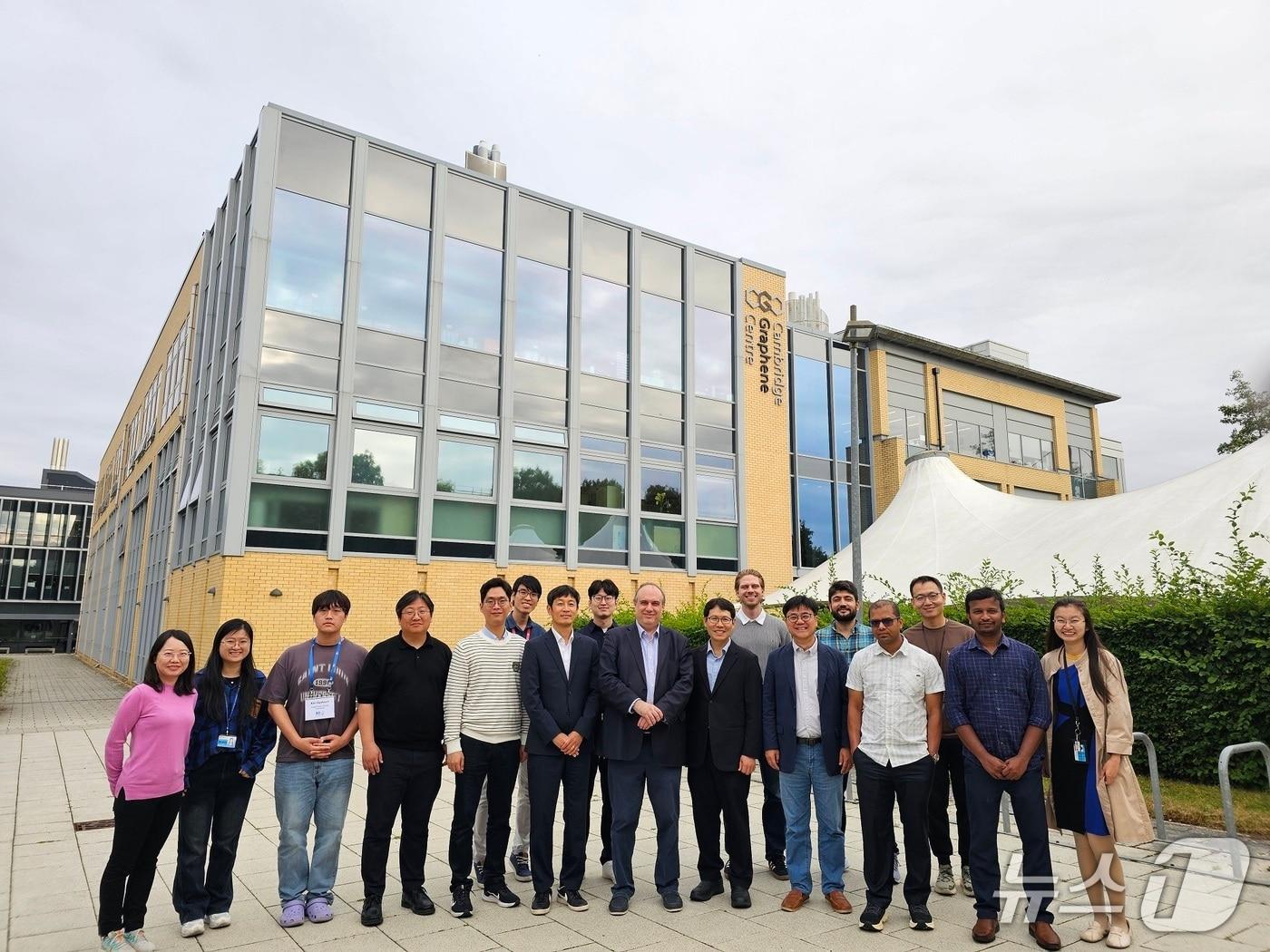 본문 이미지 - 영국 케임브리지대학교 캐번디시 연구소에 기초과학연구원 파트너랩이 설치됐다.(IBS 제공) /뉴스1