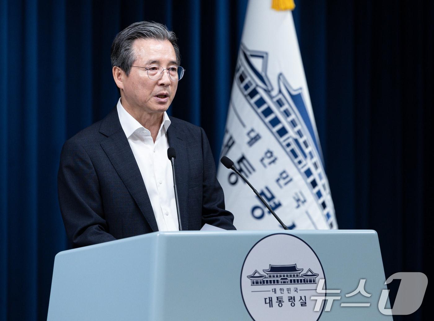 본문 이미지 - 김용범 정책실장이 31일 서울 용산 대통령실 청사에서 한미 관세 협상 타결 관련 브리핑을 하고 있다. 2025.7.31/뉴스1 ⓒ News1 이재명 기자