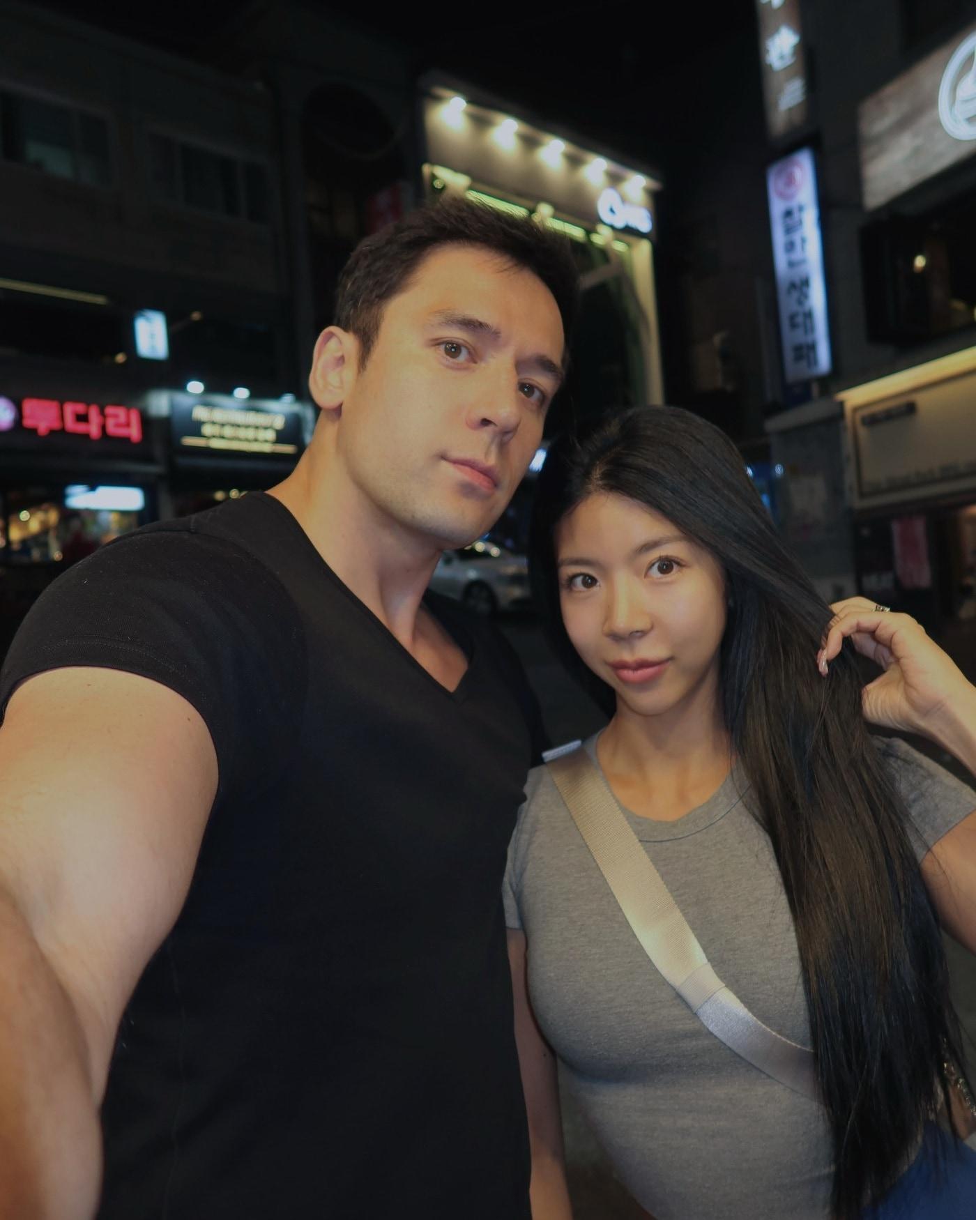 본문 이미지 - 줄리엔 강, 제이제이 부부/ 사진=부부 인스타그램 갈무리