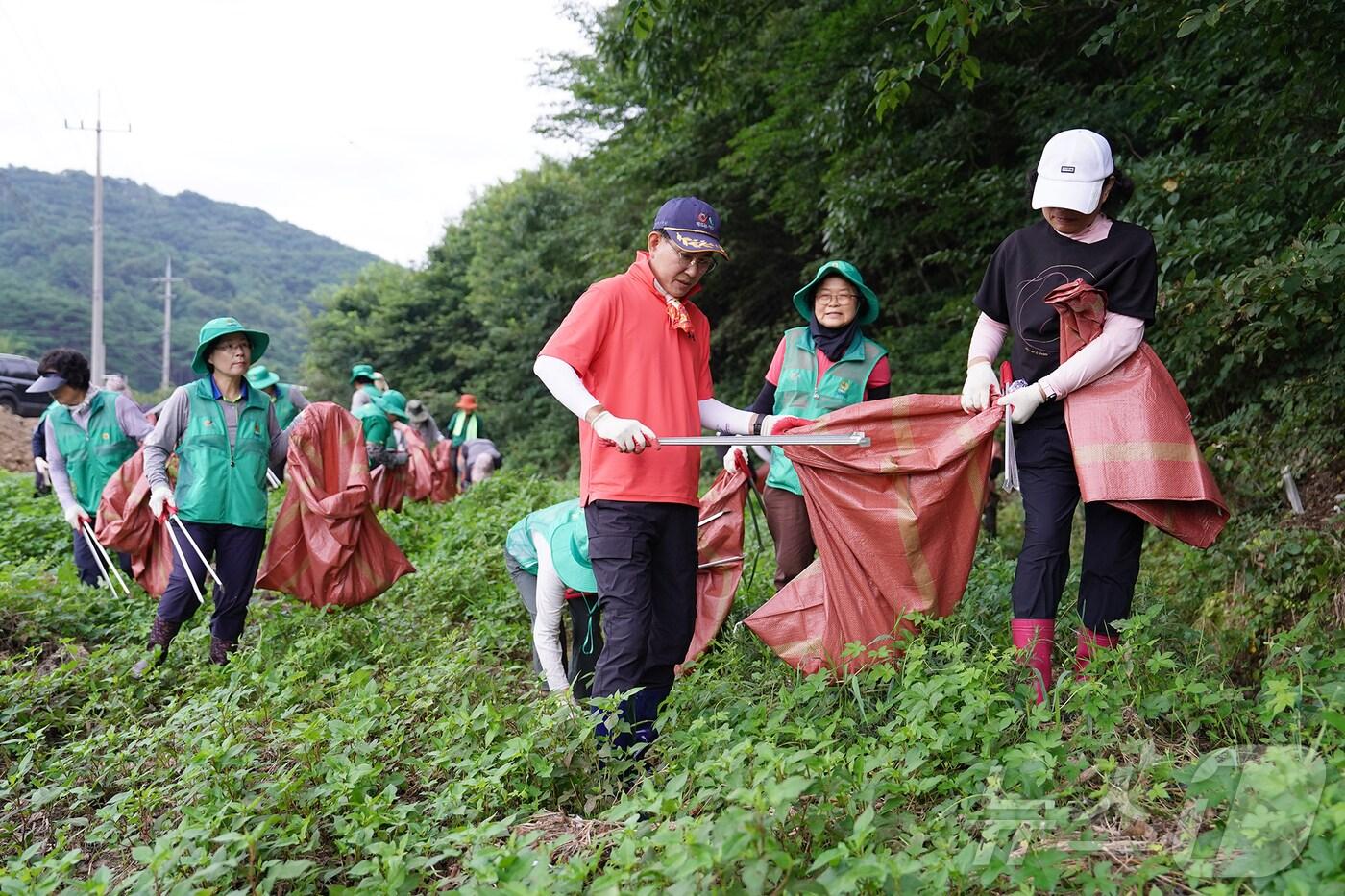 충남 서산시가 지난 16일부터 20일까지 이어진 집중호우로 큰 피해를 본 가운데, 운산면의 16개 기관·사회단체가 피해 복구에 힘을 모았다. (서산시 제공. 재판매 및 DB금지)2025.7.31/뉴스1 ⓒ News1 이동원 기자