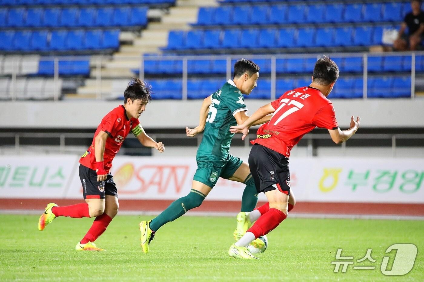 김해 시민구단 김해 FC가 프로리그 진출을 본격화 하고 있다. 사진은 김해 FC 경기 모습.&#40;김해시 제공. 재판매 및 DB금지&#41;