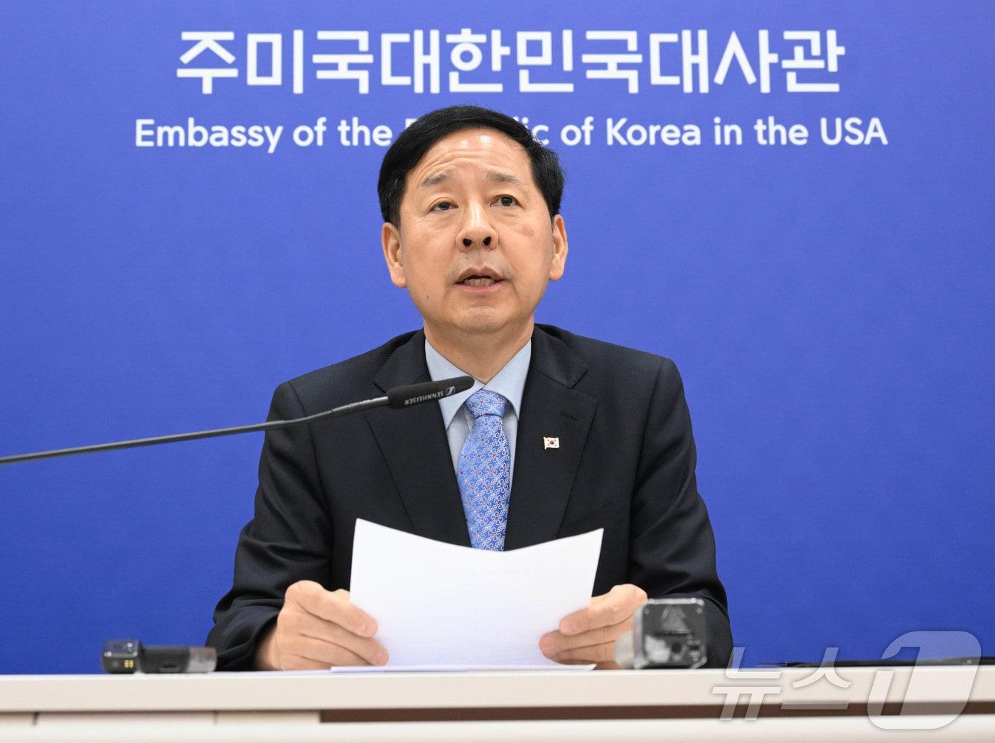 본문 이미지 - 구윤철 경제부총리 겸 기획재정부 장관이 31일(한국시간) 미국 워싱턴D.C. 주미대한민국대사관에서 한-미 통상협의 결과 브리핑을 하고 있다. (기획재정부 제공. 재판매 및 DB 금지) 2025.7.31/뉴스1